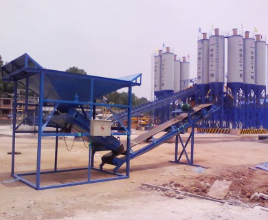 中鐵二十一局黔張?？蛯?zhuān)洗石機(jī)工作現(xiàn)場(chǎng)