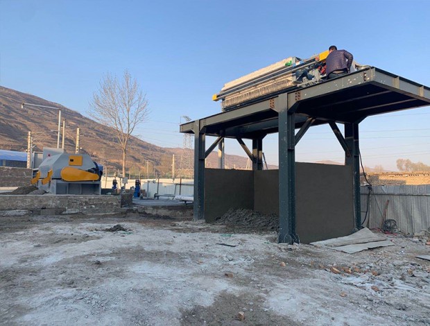 壓濾機(jī)安裝現(xiàn)場